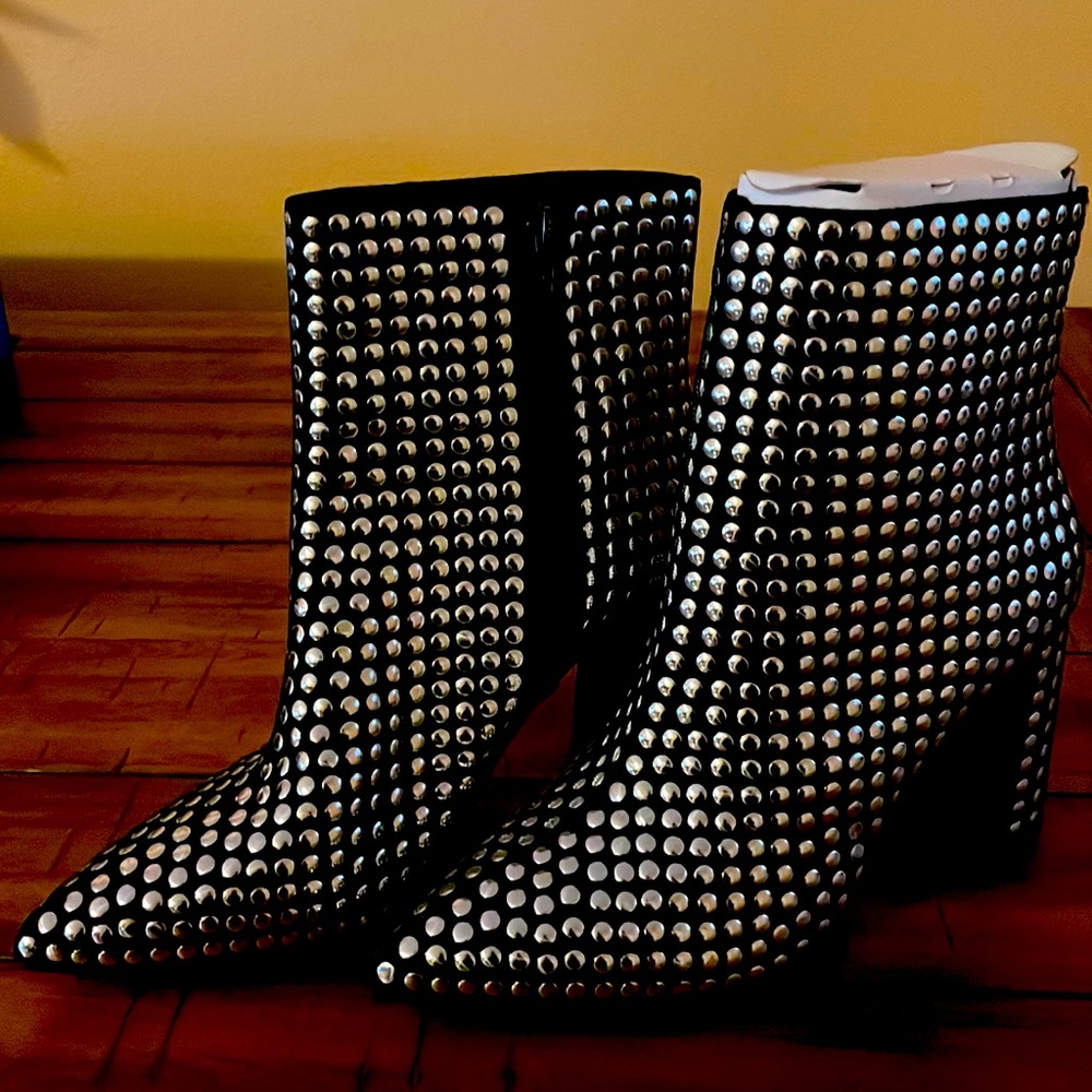 New INC stud boots